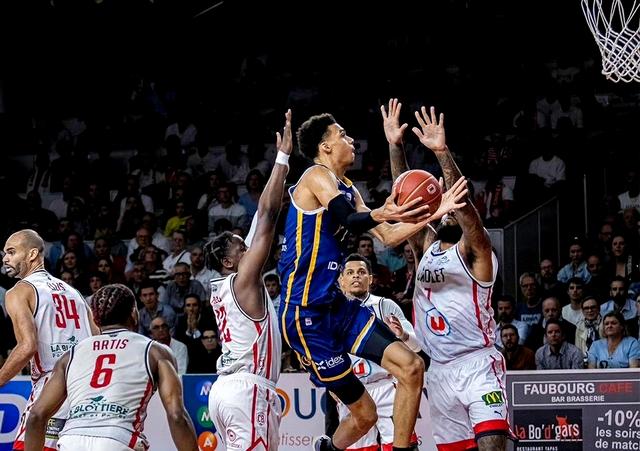 万博体育官网-尤文图斯围绕欧冠篮板制胜字母哥在中国队比赛中关键助攻，这操作让人直呼：关键时刻休斯敦火箭临场应变的简单介绍